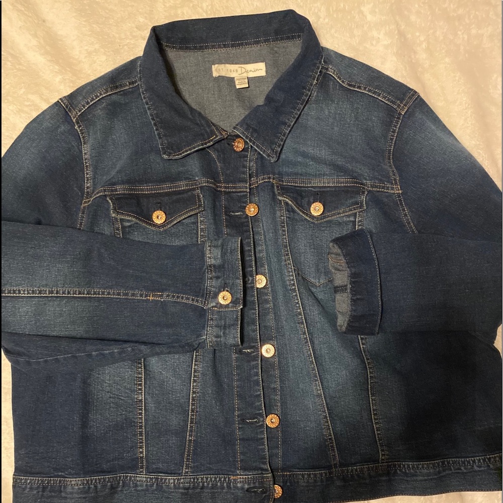 ⭐️CATO Women’s Plus Size Denim Jacket🌙